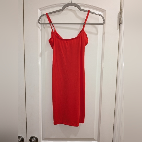 1. NWT SKIMS FITS EVERYBODY SLIP DRESS IN RUBY - Picture 5 of 6